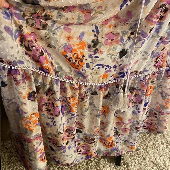 Likely dress size large - Picture 3 of 8